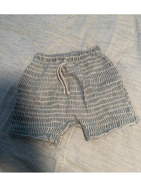Childhoods clothing blue and beige boy shorts 4t